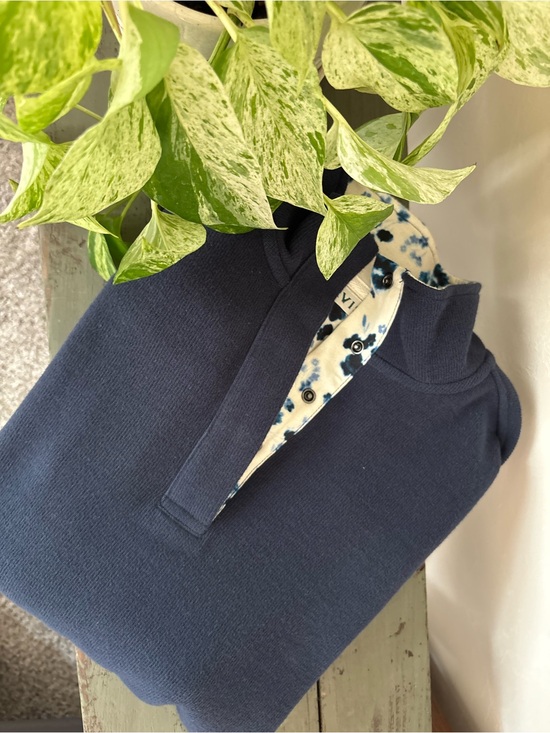 Orvis Sweaters - ORVIS Navy Women's Knit Pullover Sweater with Floral Trim